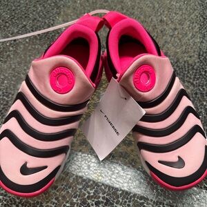 New with tags Nike kids  Pink and Black Slip-On Shoes size 13 NWT